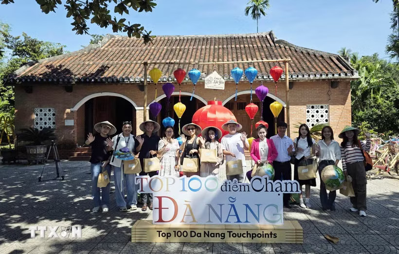 Đại biểu tham dự trải nghiệm tại lễ công bố. (Ảnh: Trần Lê Lâm/TTXVN)