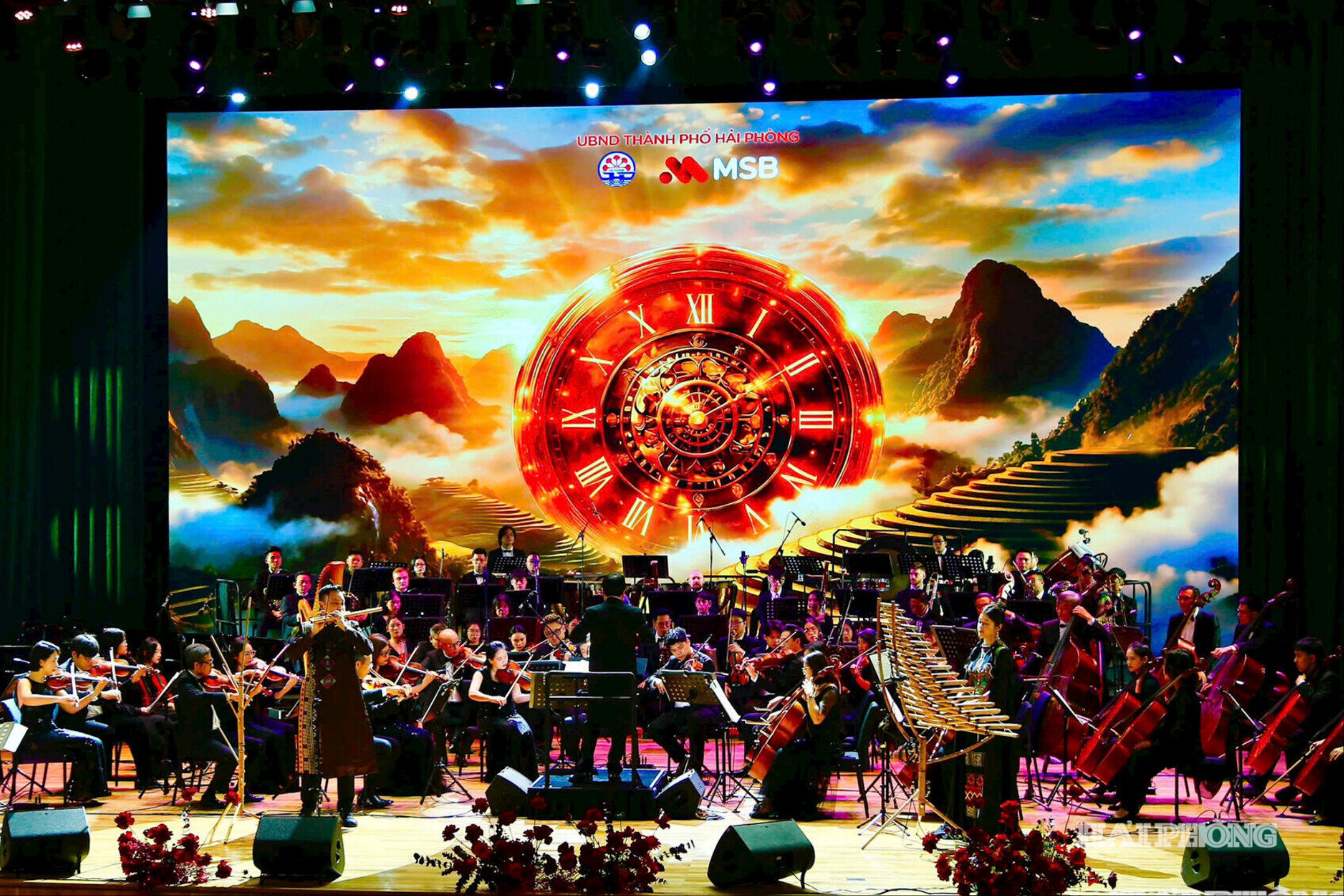 toan-canh-san-khau-chuong-trinh.jpg