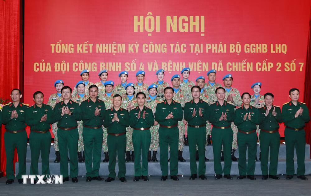 ttxvn_2310-doi-cong-binh-so-4-gin-giu-hoa-binh-1339.jpg