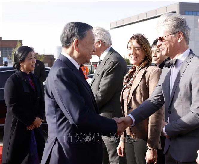 d1nxkemuvqd2fl9h3mgswcwu-_potal-tong-bi-thu-chu-tich-nuoc-to-lam-ket-thuc-tot-dep-chuyen-tham-chinh-thuc-eu-va-bi-stand.jpg.avif