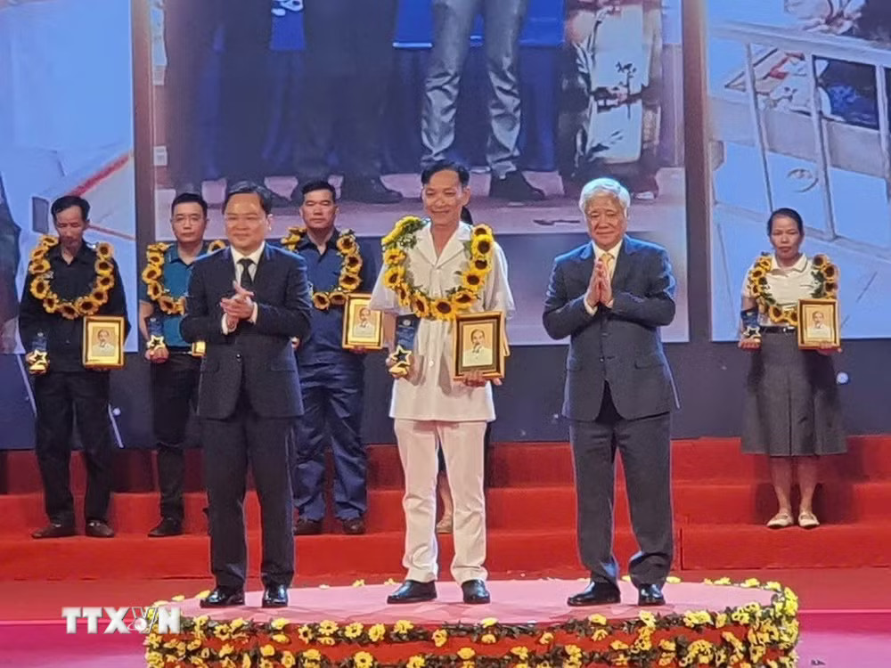 ttxvn_tuyen-duong-cong-nhan-viet-nam-tieu-bieu-toan-quoc-nam-2026.jpg