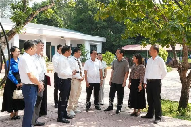 hnjdud99ytyfgnddhvjl6qoey1qxdp4-_potal-bac-ninh-tham-tang-qua-tre-em-co-hoan-canh-dac-biet-dip-tet-trung-thu-stand-3925.jpg.avif