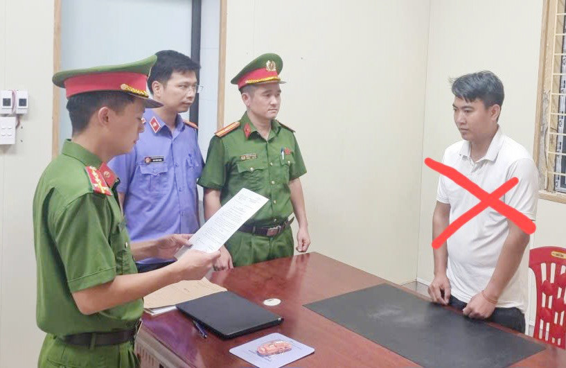 ly-van-cuong.jpg