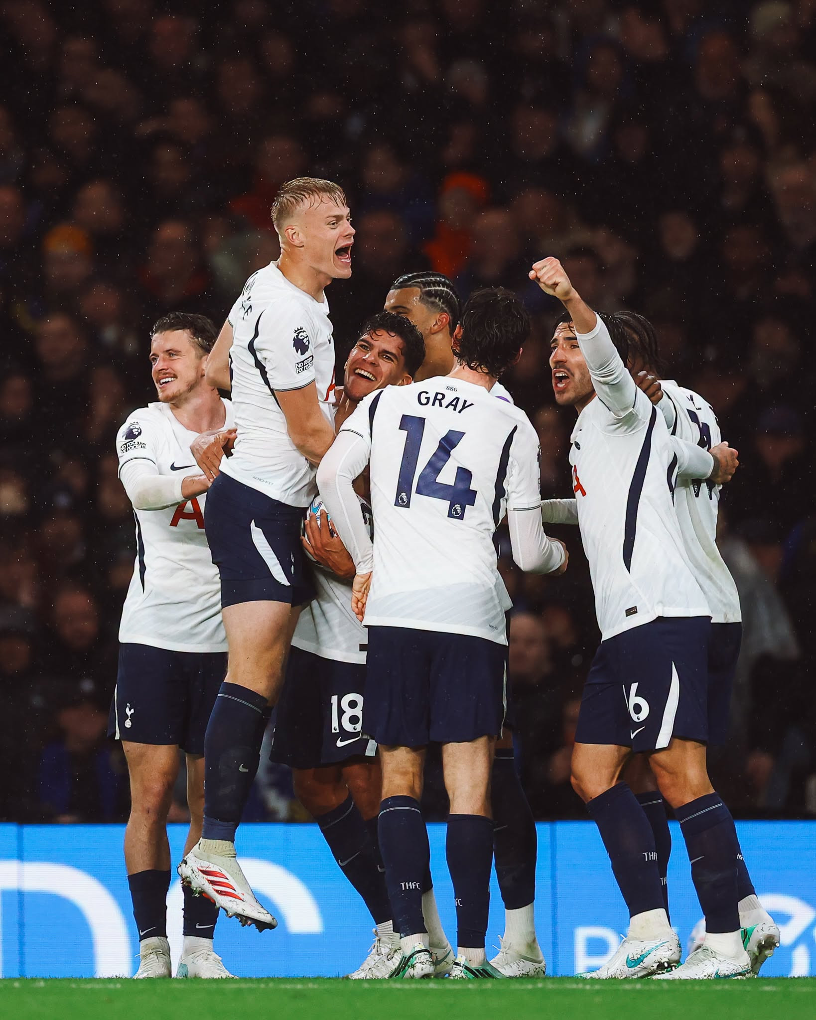 Tottenham Hotspur giành chiến thắng 2-0 trước Chelsea trong trận derby London thuộc vòng 8 Ngoại hạng Anh. Ảnh: CLB Tottenham