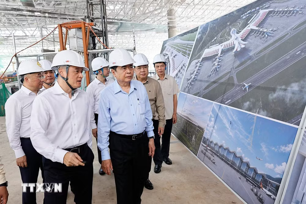 ttxvn_chu-tich-quoc-hoi-kiem-tra-tien-do-cac-cong-trinh-du-an-phuc-vu-hoi-nghi-cap-cao-apec-5658.jpg