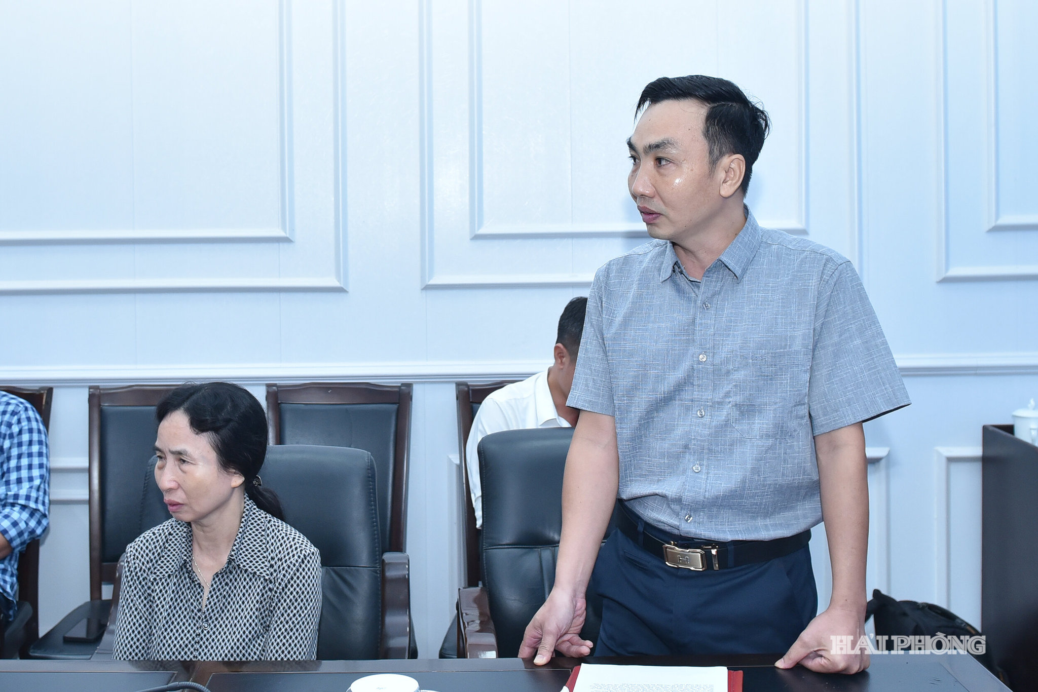 Đại diện gia đình bà Trần Thị Nuôi phát biểu tại cuộc làm việc.