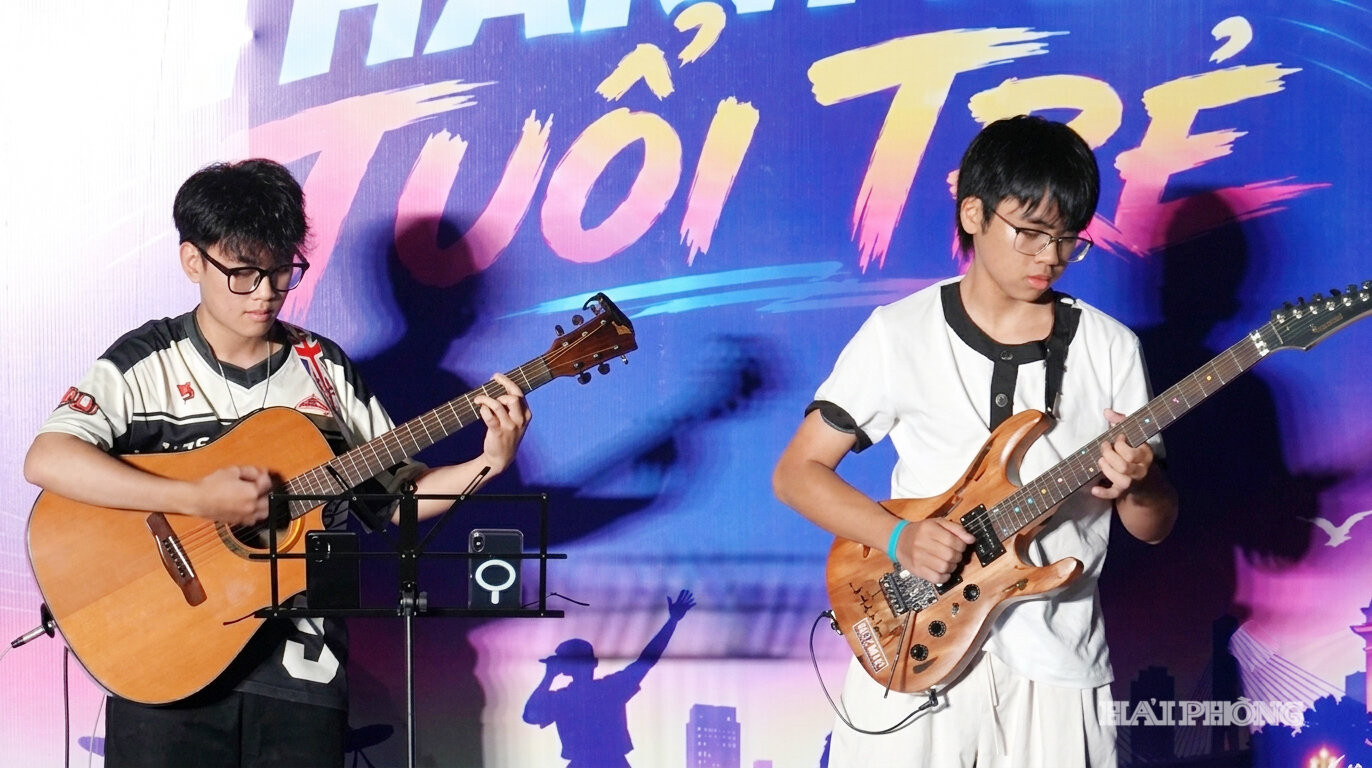 hat-live.jpg