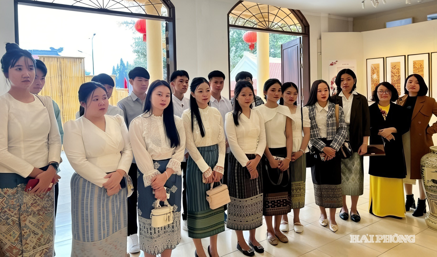 hoc-sinh-lao.jpeg
