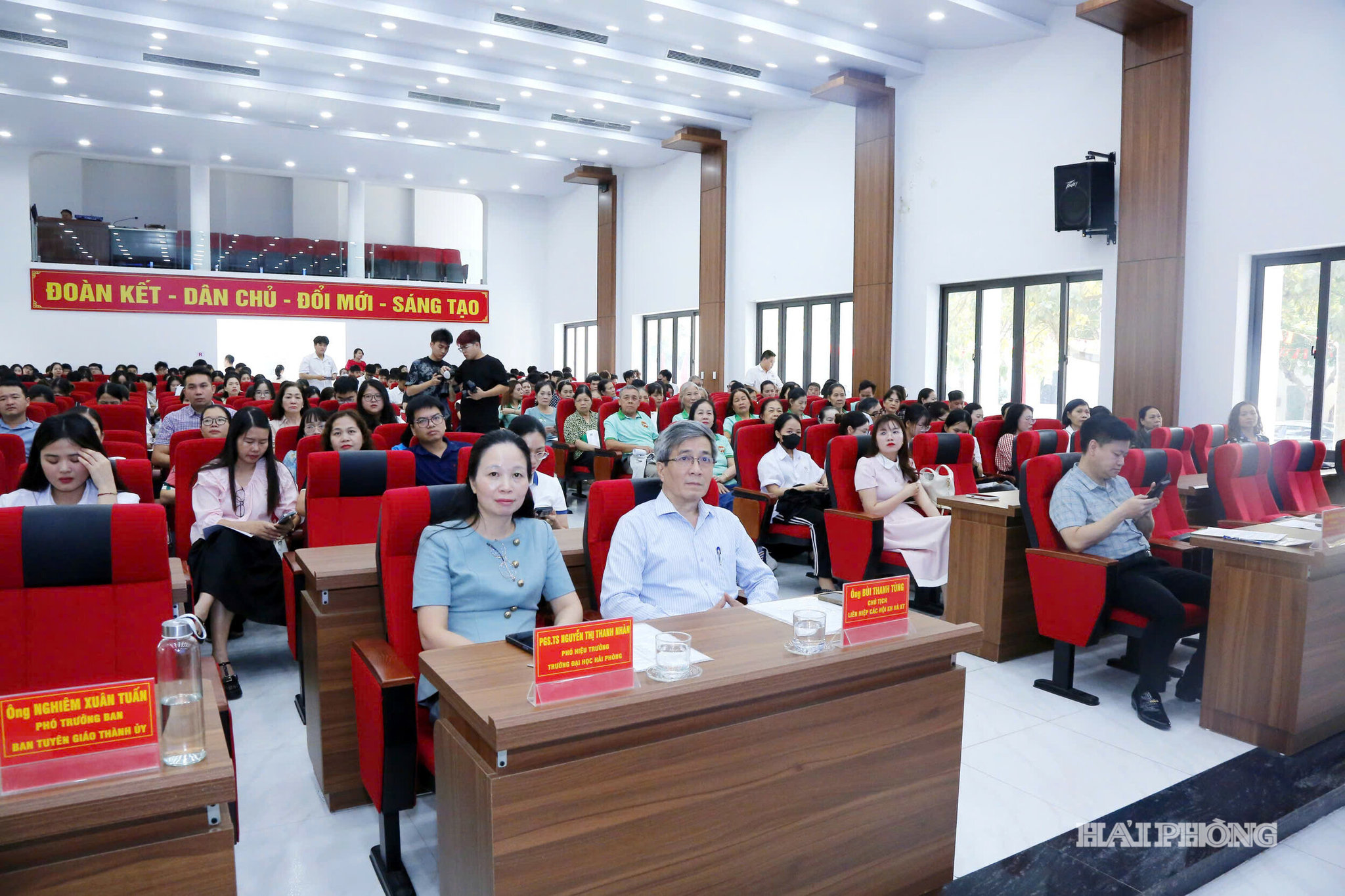 hoi - thi (2)