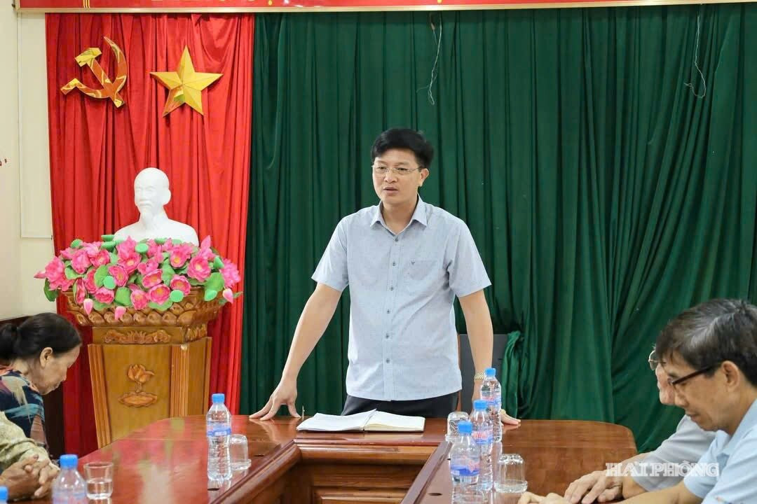 Đại diện Ban Quản lý dự án khu vực Đồ Sơn phát biểu tại cuộc làm việc.