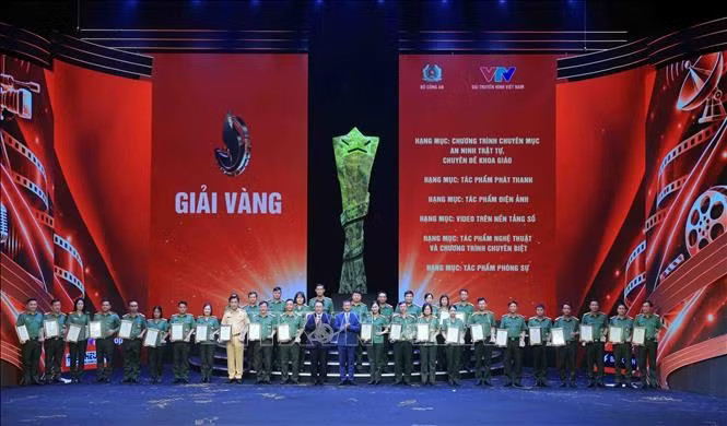 k0bbkkjjggxqmbyxpbhzaiyi-_potal-be-mac-lien-hoan-truyen-hinh-phat-thanh-dien-anh-cong-an-nhan-dan-lan-thu-15-stand-9274.jpg.avif