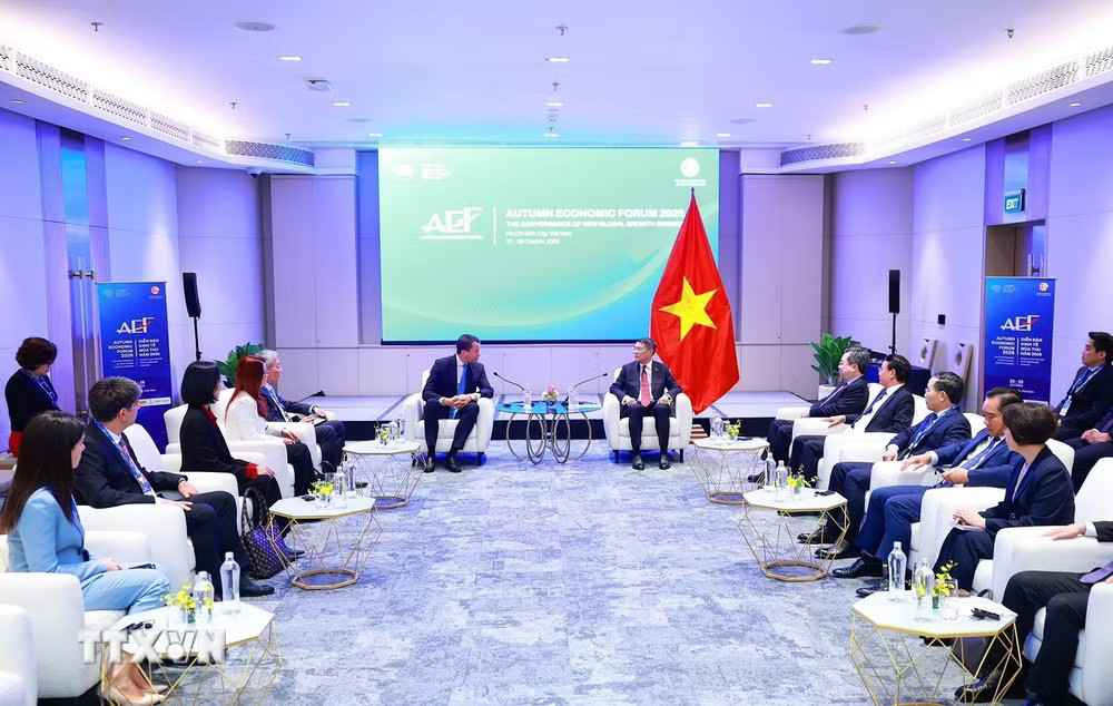 ncziddyx5eqim76-_ttxvn_thu-tuong-le-minh-hung-tiep-giam-doc-dieu-hanh-dien-dan-kinh-te-the-gioi-stephan-mergenthaler-3.jpg.avif