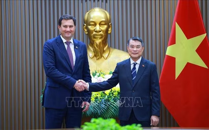 skkzctwrnw5vvextkgbsh87ws0gws_a-8xpipq-_potal-thu-tuong-le-minh-hung-tiep-bo-truong-ngoai-giao-cong-hoa-belarus-stand.jpg.avif