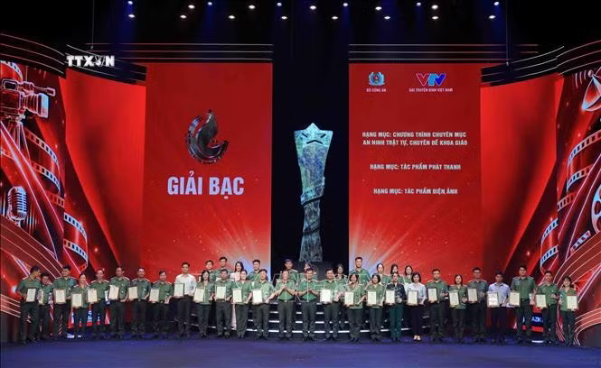 wte-3ceqm3jvvbrnvdwmtyns-_vna_potal-be-mac-lien-hoan-truyen-hinh-phat-thanh-dien-anh-cong-an-nhan-dan-lan-thu-15-stand.jpg.avif