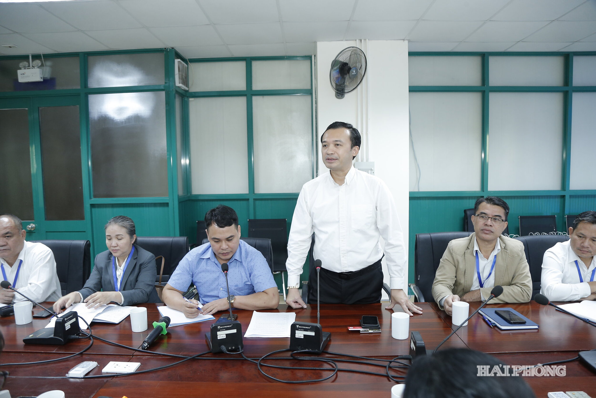 Đại diện Học viện Báo chí và Tuyên truyền phát biểu tại cuộc làm việc.