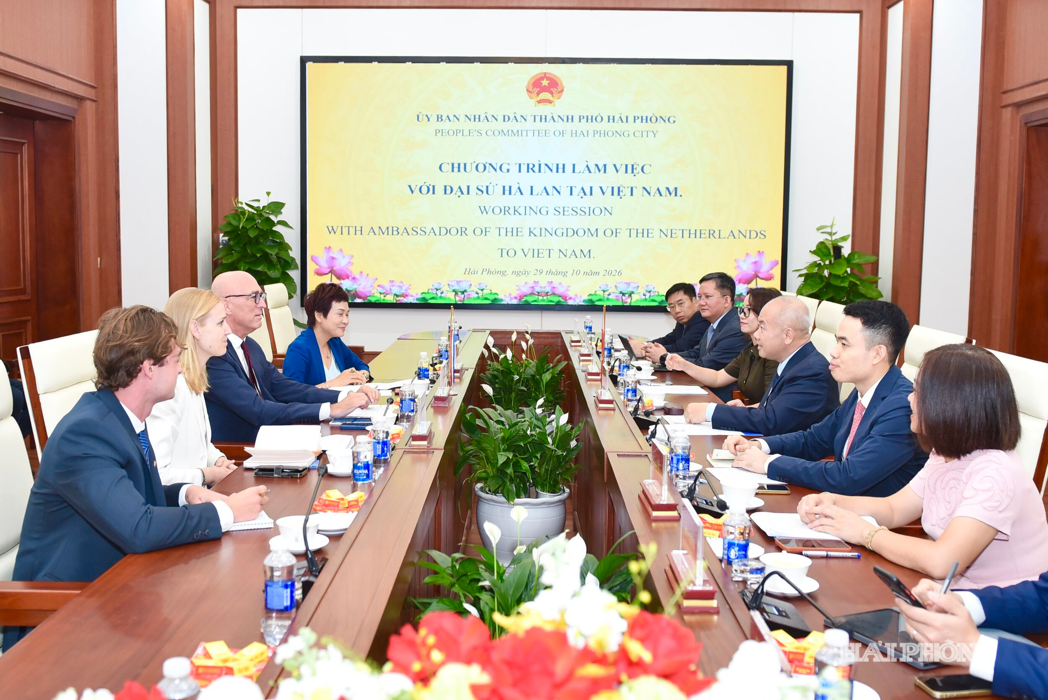 Chủ tịch UBND thành phố Đỗ Thành Trung tiếp và làm việc với Đại sứ Hà Lan tại Việt Nam.