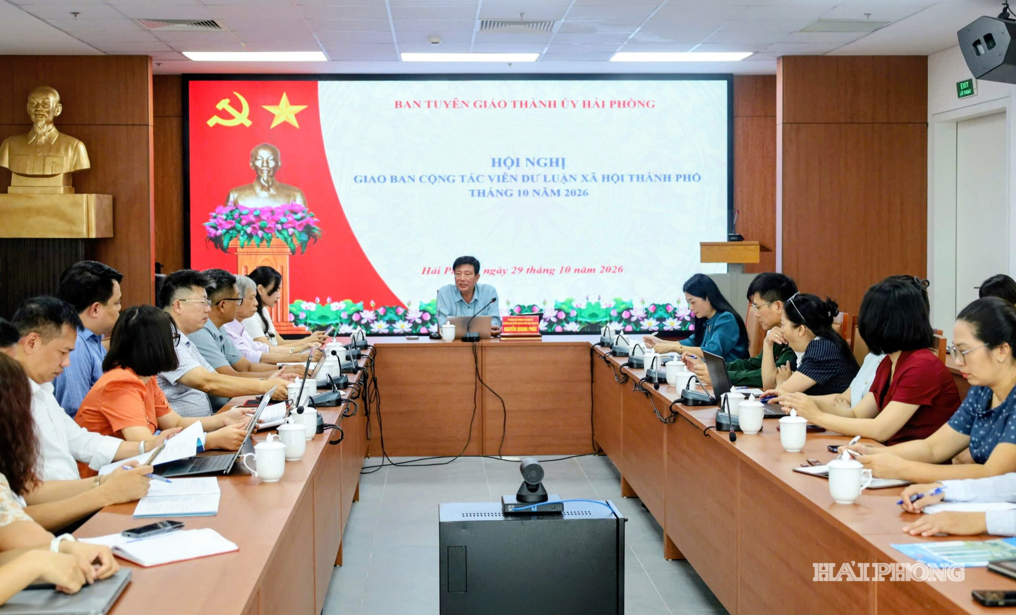 hoi-nghi..jpg