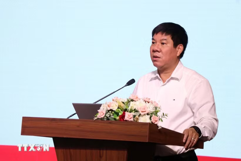 Lãnh đạo Cục Quản lý chất lượng (Bộ Giáo dục và Đào tạo) báo cáo công tác tổ chức Kỳ thi tốt nghiệp THPT năm 2026 và chuẩn bị cho Kỳ thi năm 2027. (Ảnh: Khoa Chương/TTXVN)