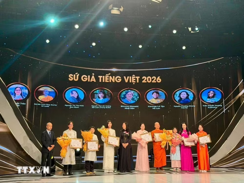 Cô Nguyễn Thị Liên Hương, Giảng viên tại Đại học Đài Loan (Trung Quốc), tại Lễ trao giải Sứ giả Tiếng Việt ở nước ngoài năm 2026. (Ảnh: TTXVN phát) ttxvn_kieu-bao-2.jpg