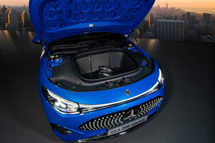 Chốt giá bán Mercedes-Benz CLA 200 Electric tại Việt Nam - 4