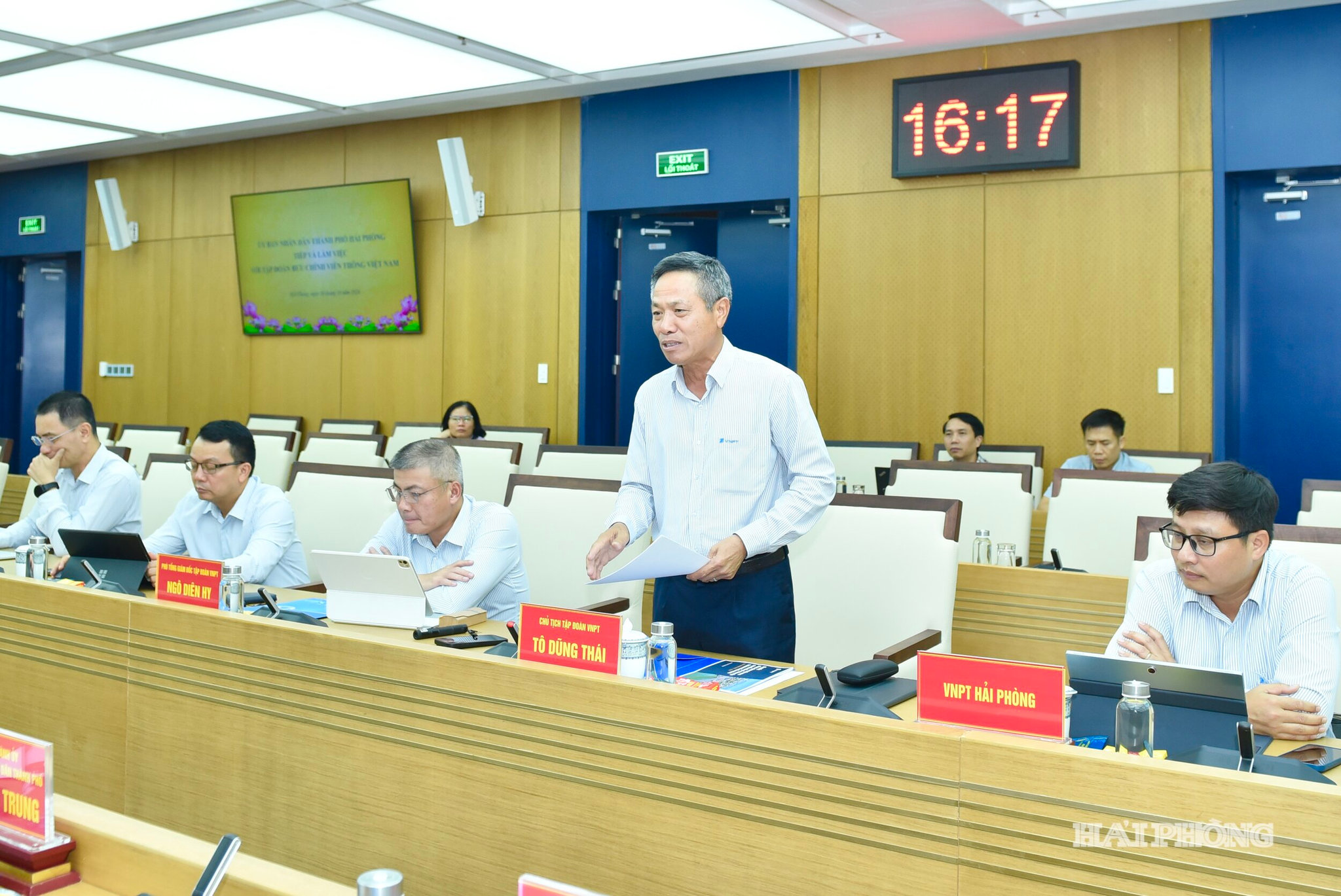 Đồng chí Tô Dũng Thái, Chủ tịch Tập đoàn Bưu chính Viễn thông Việt Nam phát biểu tại cuộc làm việc. 