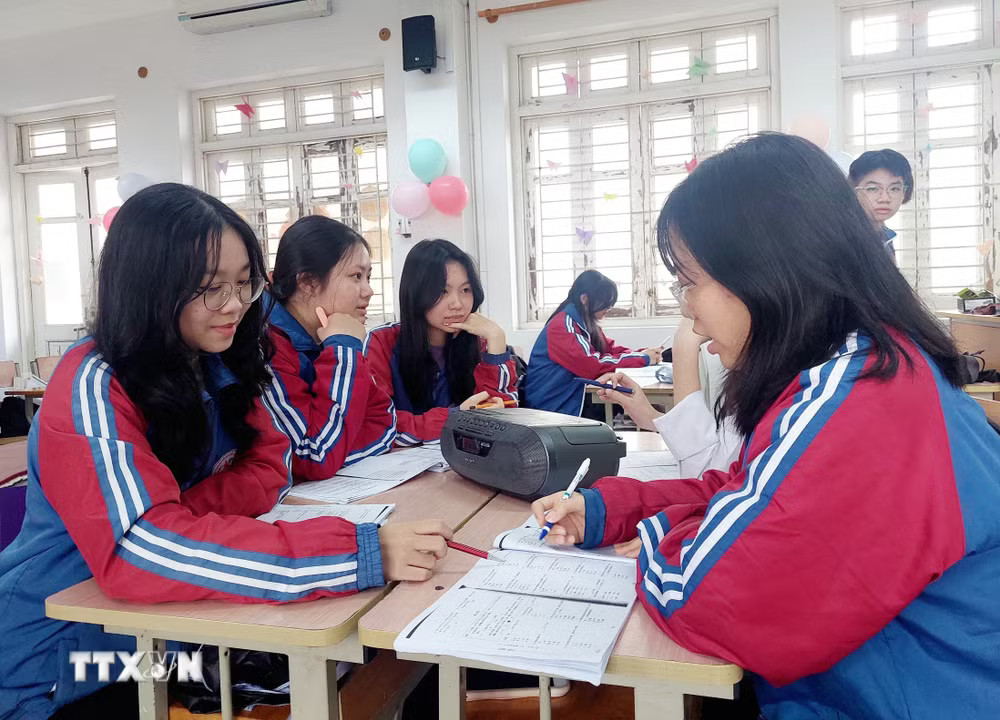 (Ảnh minh họa: Thanh Vân/TTXVN) ttxvn_nu-sinh-hai-nam-lien-doat-giai-hoc-sinh-gioi-quoc-gia-mon-tieng-trung-7258229.jpg