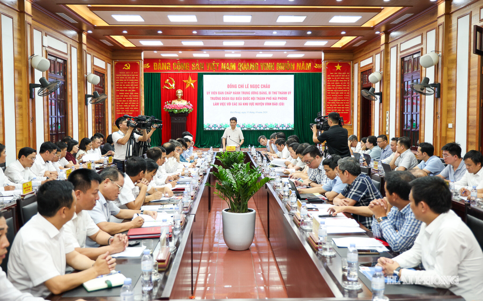 Quang cảnh cuộc làm việc