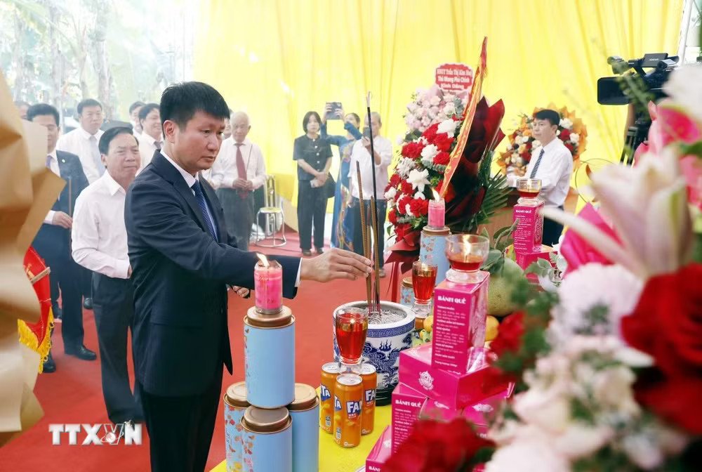 ttxvn_vu-ban-don-nhan-bang-xep-hang-di-tich-lich-su-cap-quoc-gia-2581.jpg