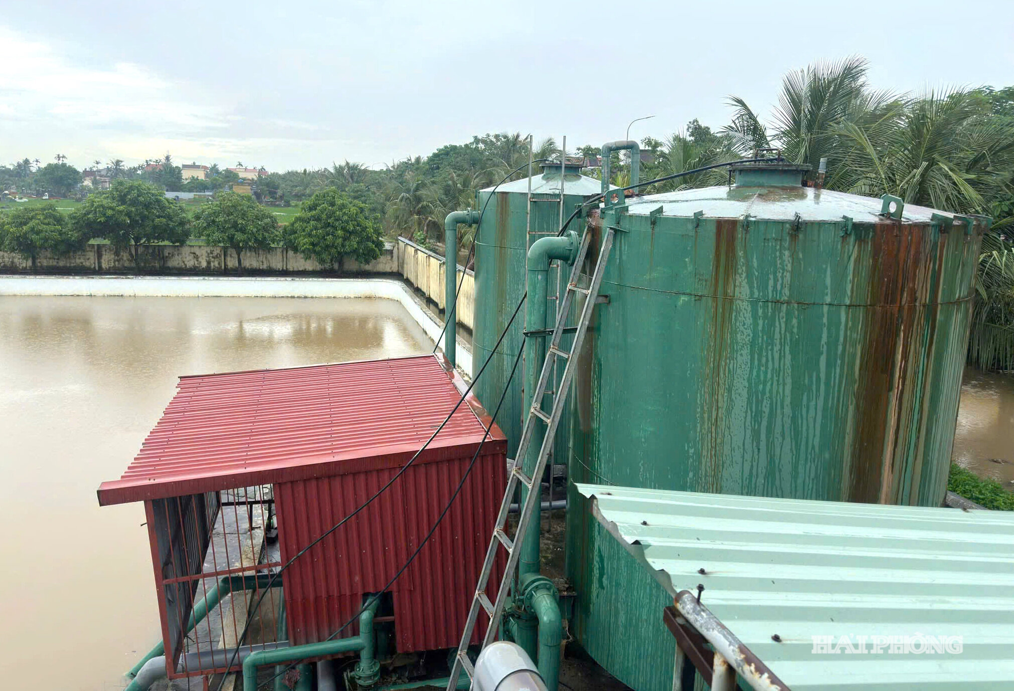 Cơ sở vật chất, trang thiết bị Nhà máy nước Kiến Thiết đã lạc hậu, không bảo đảm cấp nước sạch cho người dân.