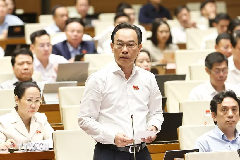 Bộ trưởng Bộ Giáo dục và Đào tạo Hoàng Minh Sơn phát biểu giải trình, làm rõ một số vấn đề đại biểu Quốc hội nêu. (Ảnh: Doãn Tấn/TTXVN)