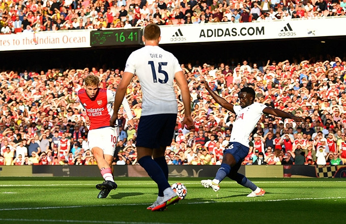 Smith Rowe mở tỷ số trận Arsenal vs Tottenham 