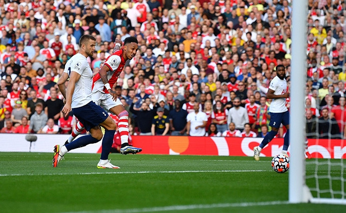 Aubameyang cũng ghi bàn trong trận Arsenal vs Tottenham 