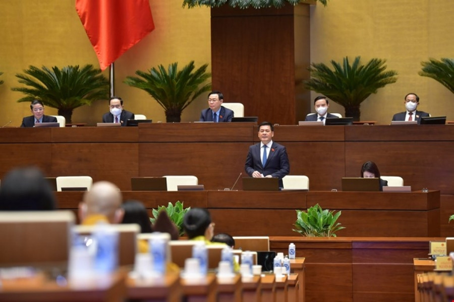 Bộ trưởng Nguyễn Hồng Diên trả lời chất vấn