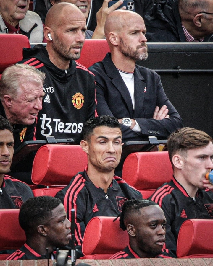 Man Utd thua trận, Ronaldo nhăn mặt, bĩu môi - 1