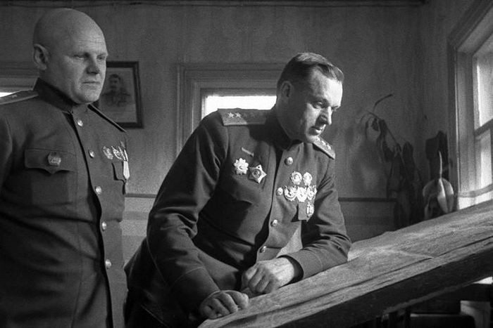Nguyên soái Rokossovsky (bên phải). Ảnh: Wikipedia