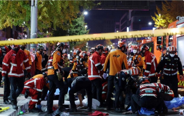 Thảm họa giẫm đạp Halloween ở Hàn Quốc: 146 người chết, hơn 150 người bị thương - Ảnh 1.