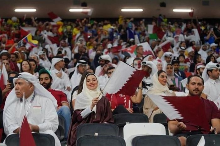  Người hâm mộ Qatar có mặt trên sân để theo dõi lễ khai mạc cũng như trận đấu khai mạc giữa đội chủ nhà và Ecuador. (Nguồn: Getty Images) 