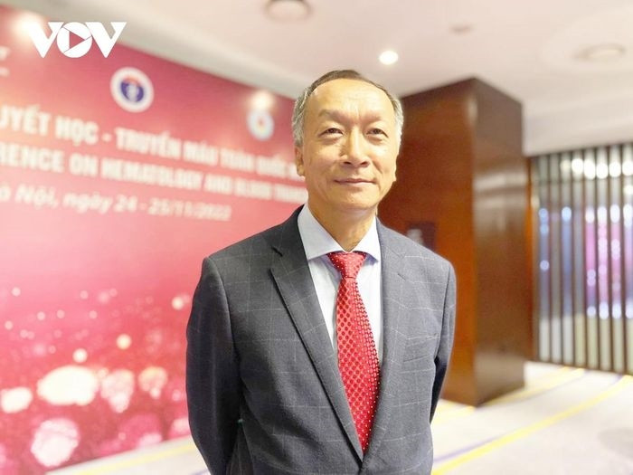 TS Bạch Quốc Khánh, nguyên Viện trưởng Viện Huyết học - Truyền máu Trung ương thông tin với báo chí về điều trị ung thư máu.
