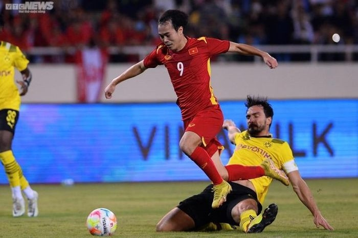 Đội tuyển Việt Nam chơi cống hiến trước Dortmund.