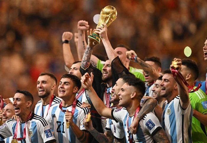 Argentina trở thành nhà vô địch World Cup 2022 sau khi hòa Pháp 3-3 trong 120 phút thi đấu và thắng 4-2 ở loạt sút luân lưu cân não.