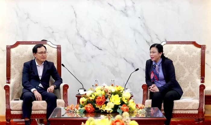 Ông Choi Joo Ho, Tổng Giám đốc Tổ hợp Samsung Việt Nam và bà Nguyễn Thanh Hải, Bí thư Tỉnh ủy Thái Nguyên tại buổi làm việc. Ảnh: thainguyentv.vn