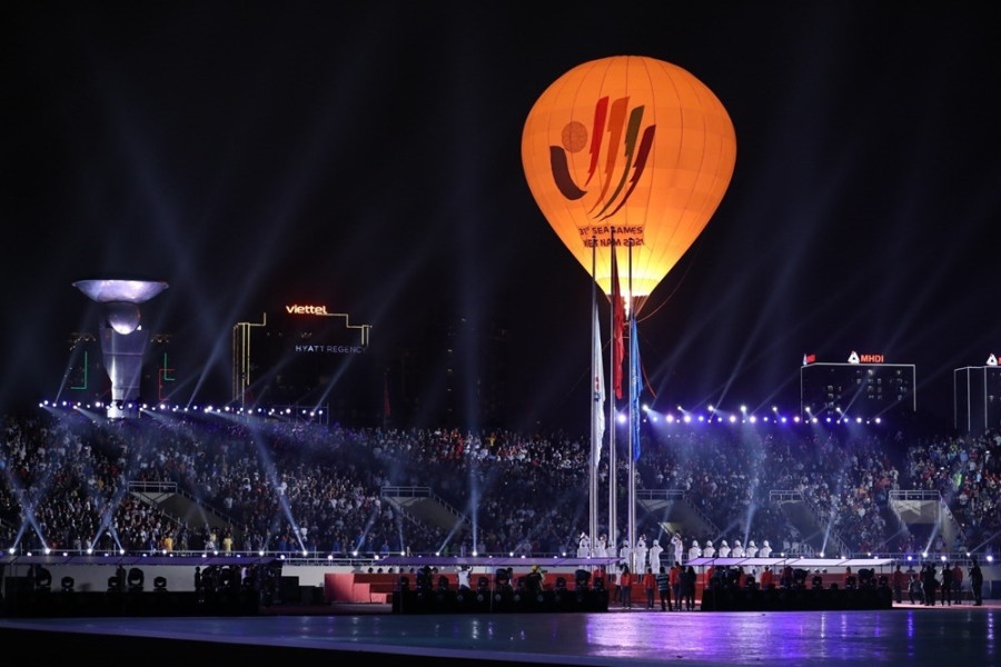 SEA Games 31 begins with vivid, colourful opening ceremony hinh anh 3