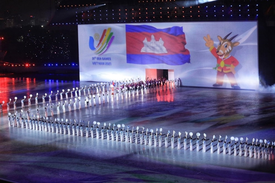 SEA Games 31 begins with vivid, colourful opening ceremony hinh anh 11