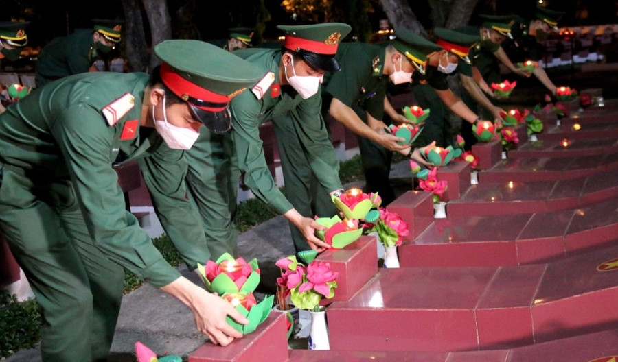 War Invalids and Martyrs Day honoured on 75th anniversary hinh anh 3