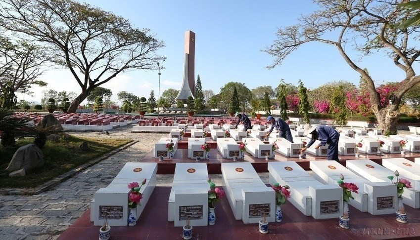 War Invalids and Martyrs Day honoured on 75th anniversary hinh anh 4