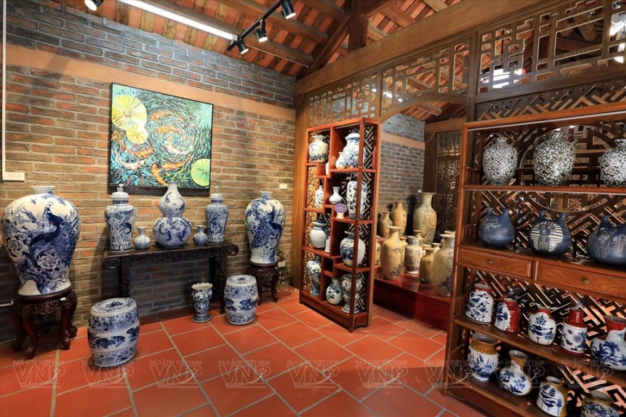 Gigantic potter’s wheels at Bat Trang Pottery Museum hinh anh 4