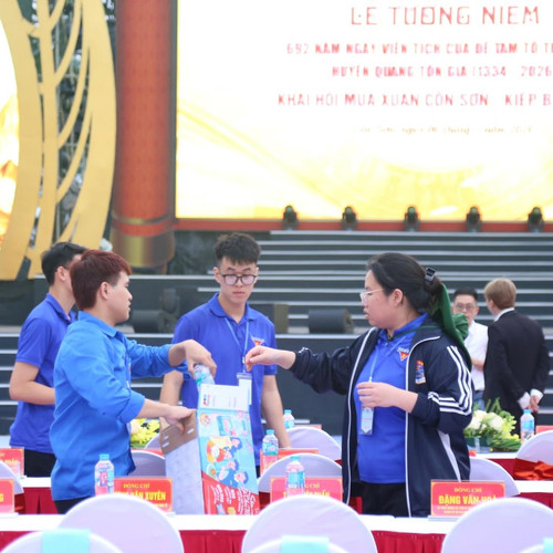 Sức trẻ tình nguyện tại Lễ hội mùa xuân Côn Sơn - Kiếp Bạc