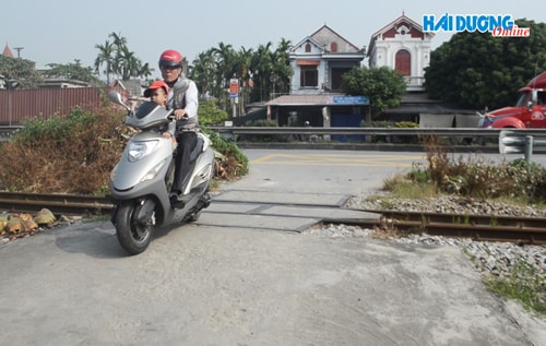 Lập cụm liên gia bảo đảm an toàn giao thông đường sắt