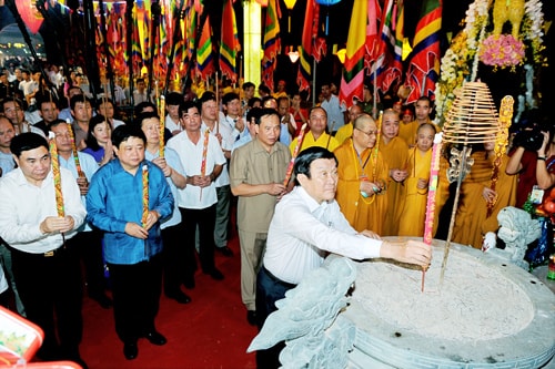 Nguyên Chủ tịch nước Trương Tấn Sang dự lễ tưởng niệm 718 năm ngày mất Anh hùng dân tộc Trần Hưng Đạo