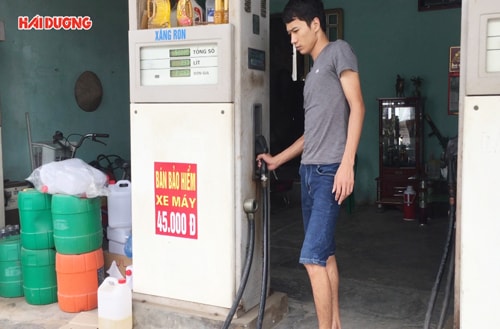 Nguy hiểm cột bơm xăng "nhốt" trong nhà